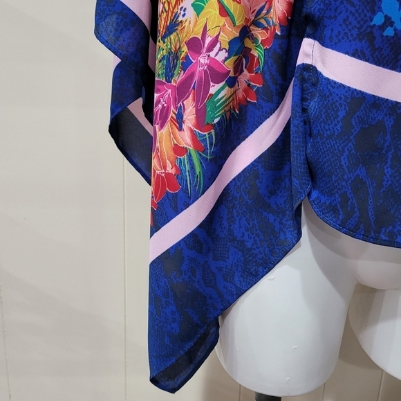 BCBGMAXAZRIA Kei Scarf Print Poncho top Slip on blouse Women Sz XS/S - Picture 10 of 12